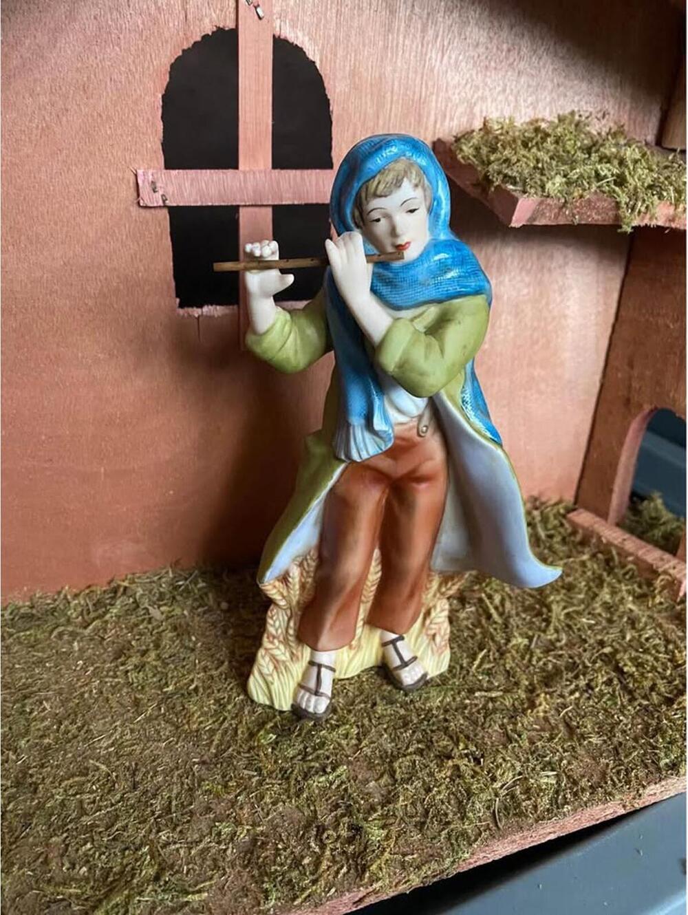 Thomas Kinkade Nativity Figurine “Song Of Peace Musician”  HAWTHORNE VILLAGE